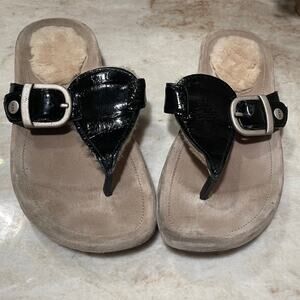 Ugg flip flops patent leather with shearling Sz 6